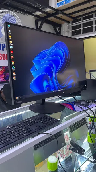 Lenovo ThinkVision P27h-28 27" WQHD WLED LCD Monitor - 16:9 - Raven Black - 27" Class - in-Plane Switching (IPS) Technology