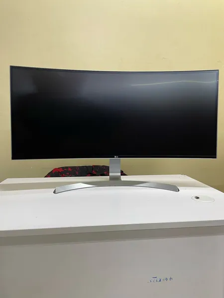 LG 34CB99-W 34'' IPS WQHD UltraWide™ Curved Monitor (3440x1440) with USB Type-C™