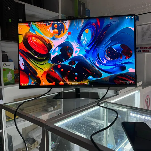 SAMSUNG TU87F Series 32-Inch Viewfinity 4K UHD Pro Monitor
