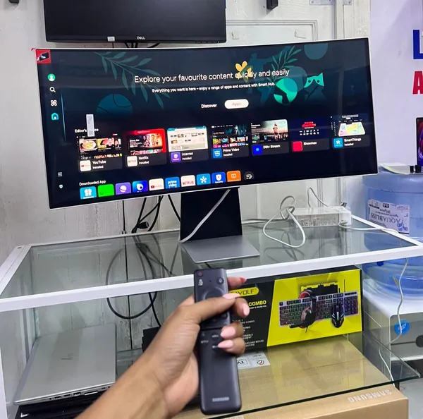 Samsung Odyssey G8 34″ OLED Gaming Monitor LS34DG852SMXUE