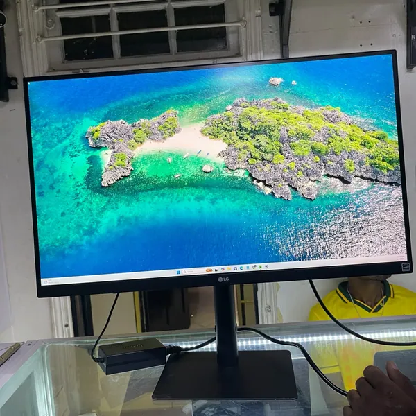 LG 27BN85UN-B 27-Inch IPS UHD 4K Monitor (3840x2160) with USB 