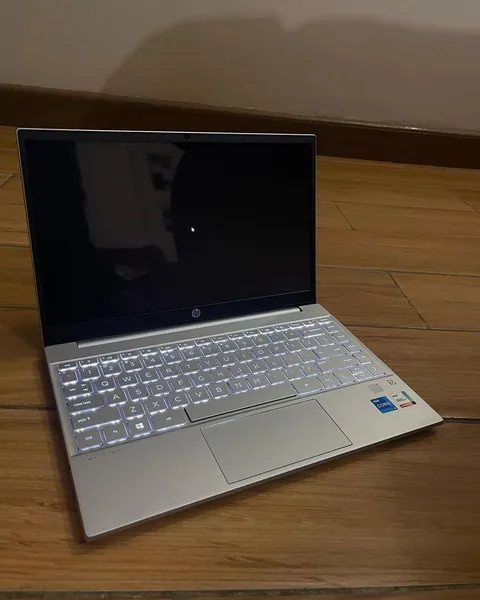 HP Pavilion Laptop 13-bb0075TU  Intel Core i5-1135G7 8 GB DDR4-3200 SDRAM (onboard) Intel Iris Xᵉ Graphics 512 GB PCIe NVMe M.2 SSD